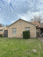 2406 Sunflower Drive, Arlington, TX 76014
