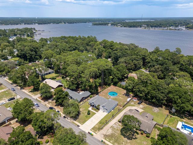 2019 Bayshore Drive, Niceville, FL 32578