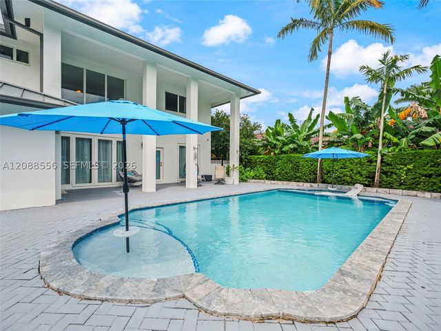 15822 SW 103rd Ln, Miami, FL 33196