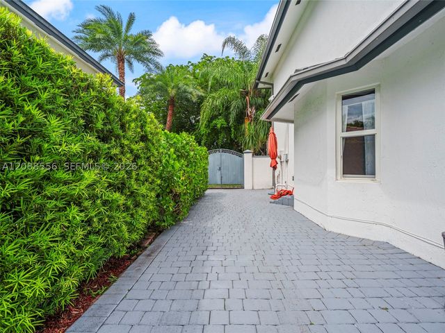 15822 SW 103rd Ln, Miami, FL 33196