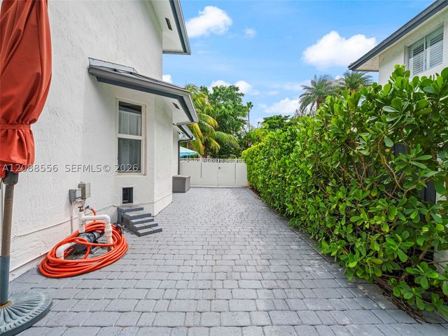 15822 SW 103rd Ln, Miami, FL 33196