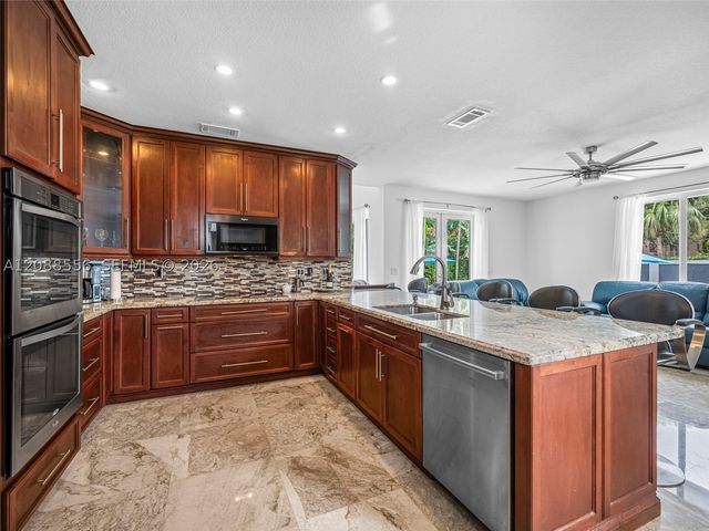 15822 SW 103rd Ln, Miami, FL 33196