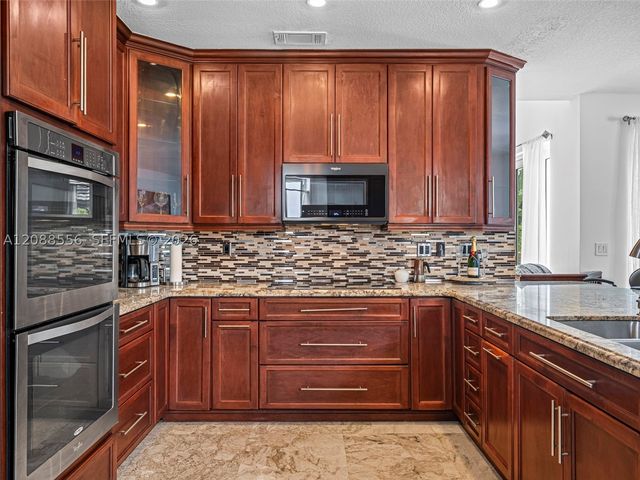 15822 SW 103rd Ln, Miami, FL 33196
