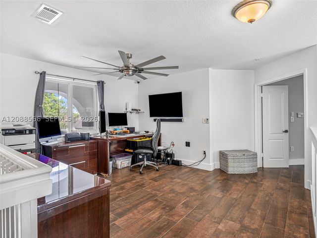 15822 SW 103rd Ln, Miami, FL 33196
