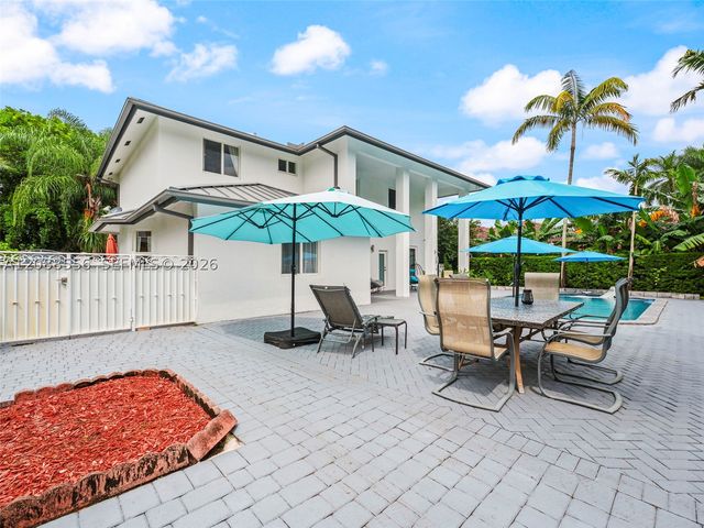 15822 SW 103rd Ln, Miami, FL 33196