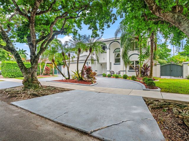 15822 SW 103rd Ln, Miami, FL 33196