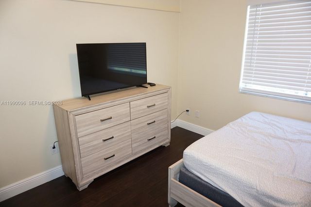 1057 SE 6th Ave 0, Dania Beach, FL 33004