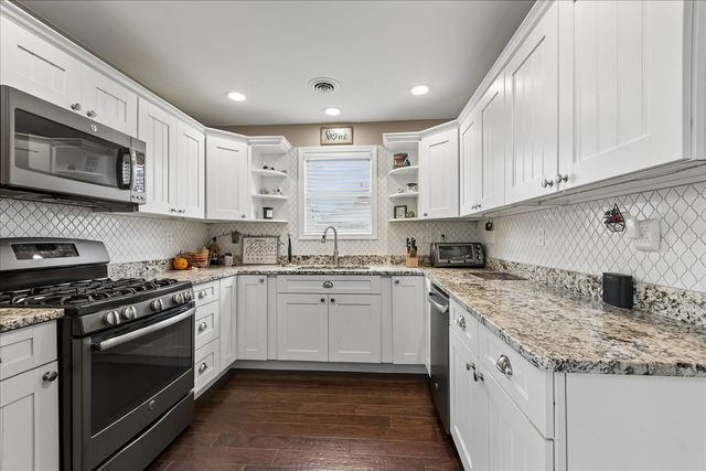 1711 Cora Street, Crest Hill, IL 60403