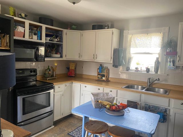 8 Ham Street, Dover, NH 03820