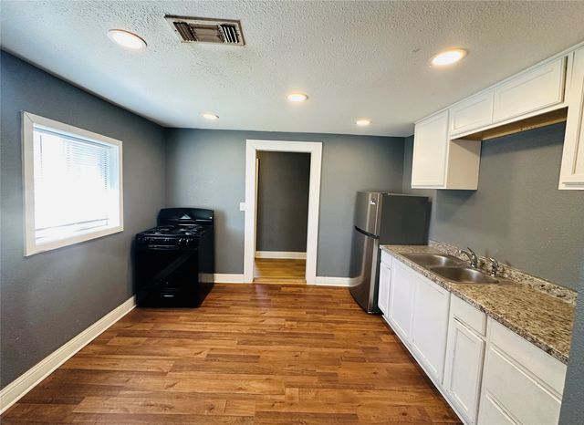 2801 Ennis Avenue, Fort Worth, TX 76111