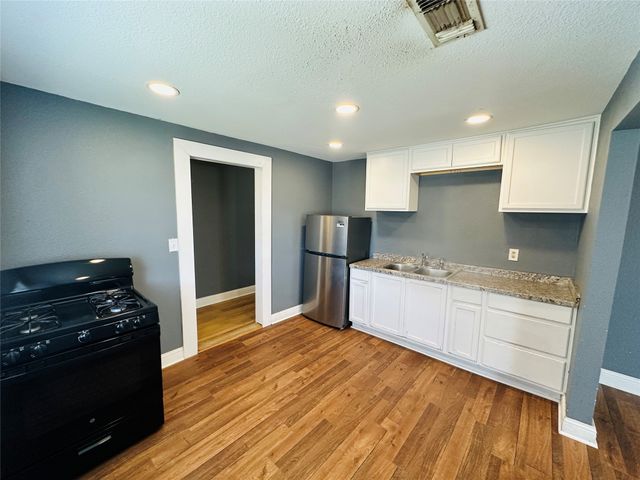 2801 Ennis Avenue, Fort Worth, TX 76111