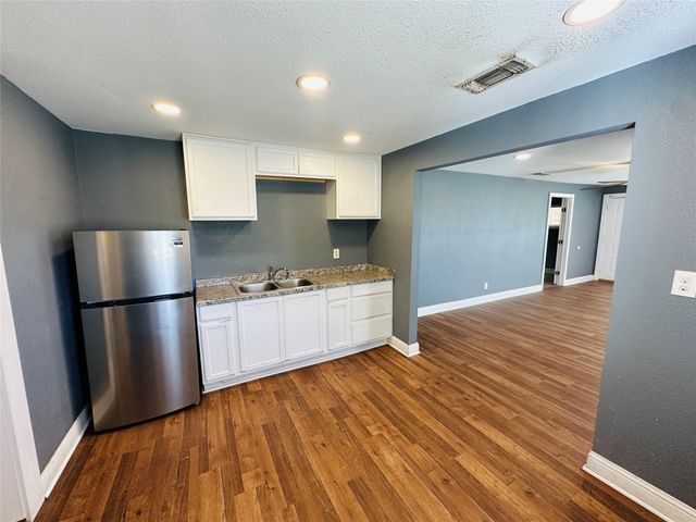 2801 Ennis Avenue, Fort Worth, TX 76111