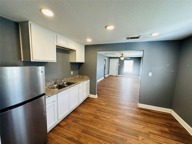 2801 Ennis Avenue, Fort Worth, TX 76111