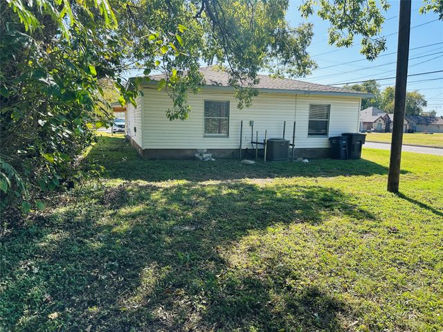 2801 Ennis Avenue, Fort Worth, TX 76111