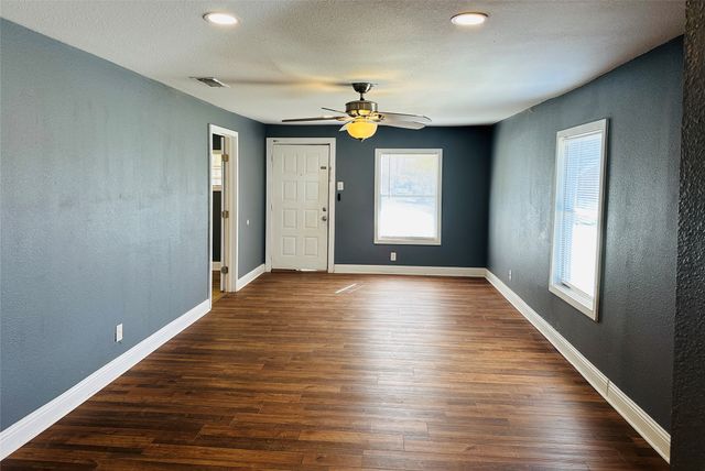 2801 Ennis Avenue, Fort Worth, TX 76111