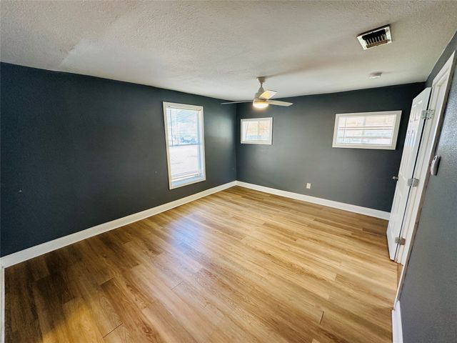 2801 Ennis Avenue, Fort Worth, TX 76111