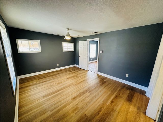 2801 Ennis Avenue, Fort Worth, TX 76111