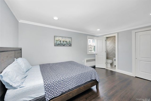 81 Barnes St, Long Beach, NY 11561