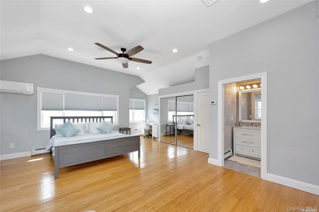 81 Barnes St, Long Beach, NY 11561