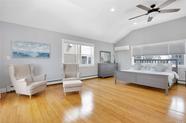 81 Barnes St, Long Beach, NY 11561