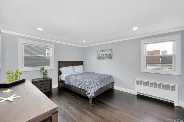 81 Barnes St, Long Beach, NY 11561