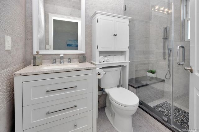 81 Barnes St, Long Beach, NY 11561