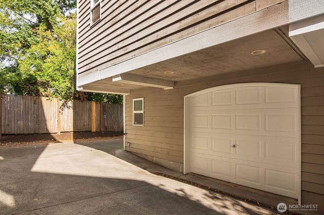 12307 B Roosevelt Way NE #B, Seattle, WA 98125