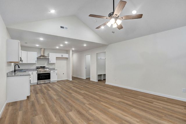 1103 E Smith Street, Springfield, MO 65803