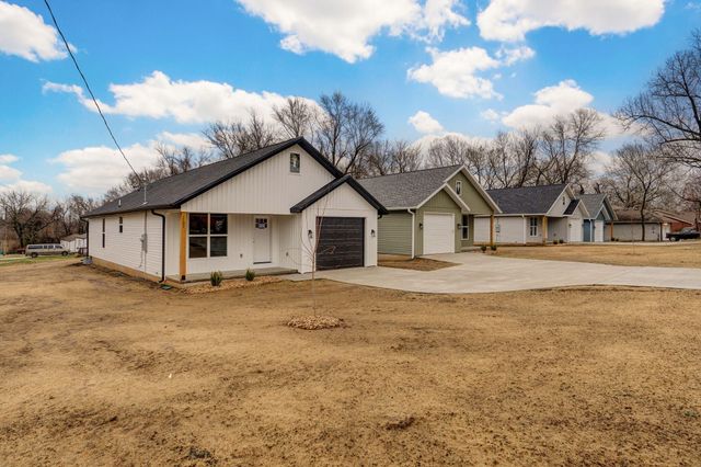 1103 E Smith Street, Springfield, MO 65803