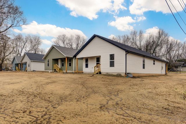 1103 E Smith Street, Springfield, MO 65803