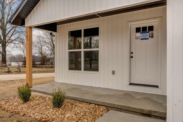 1103 E Smith Street, Springfield, MO 65803