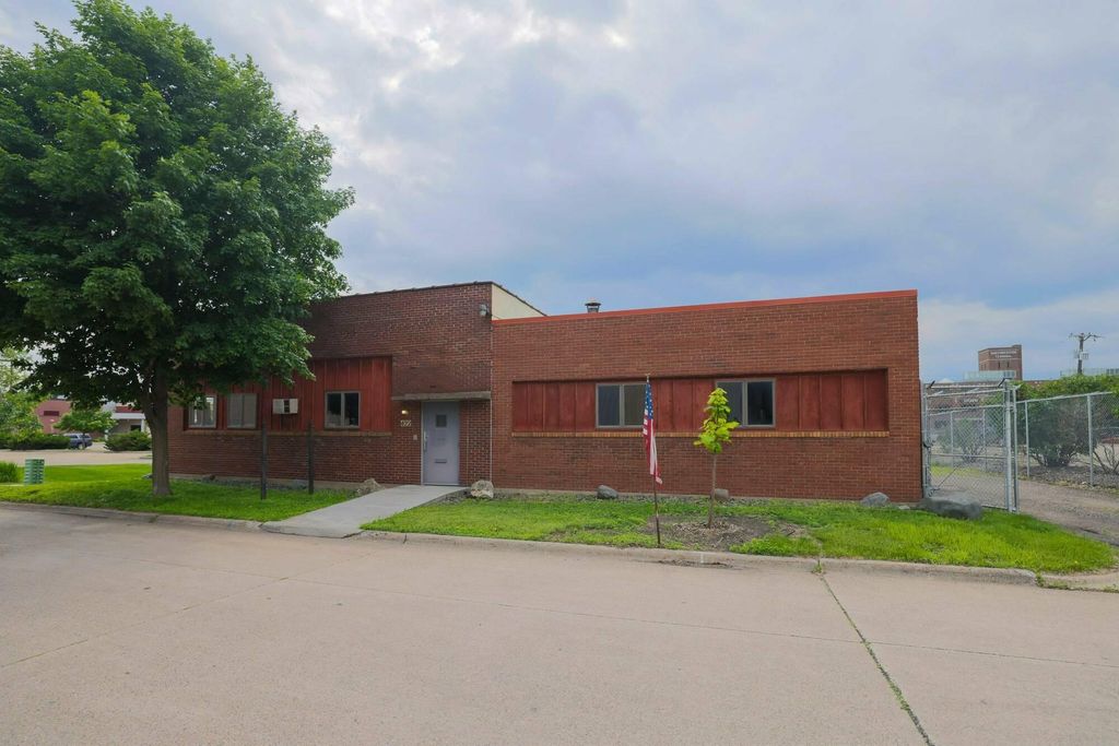 422 Roosevelt Street NE, Minneapolis, MN 55413