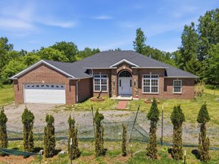 32200 Ecorse Road, Romulus City, MI 48174