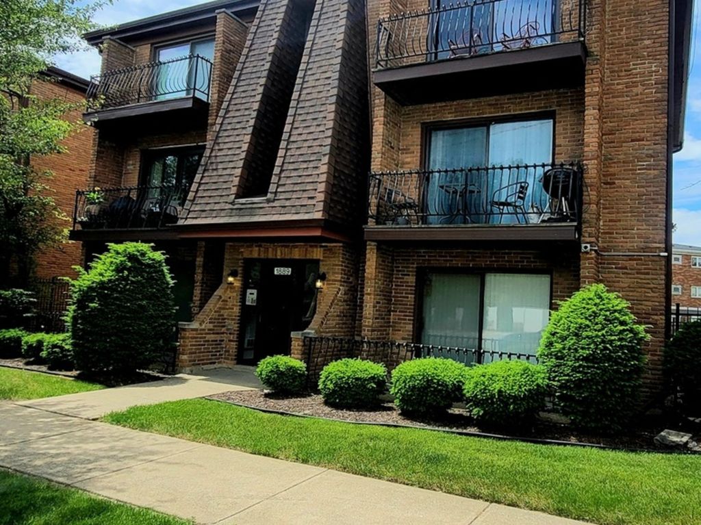 1889 Michigan City Road 3E, Calumet City, IL 60409 — exterior