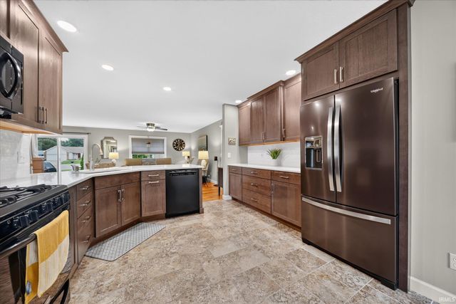 102 Livingston Bay Court, Mishawaka, IN 46544