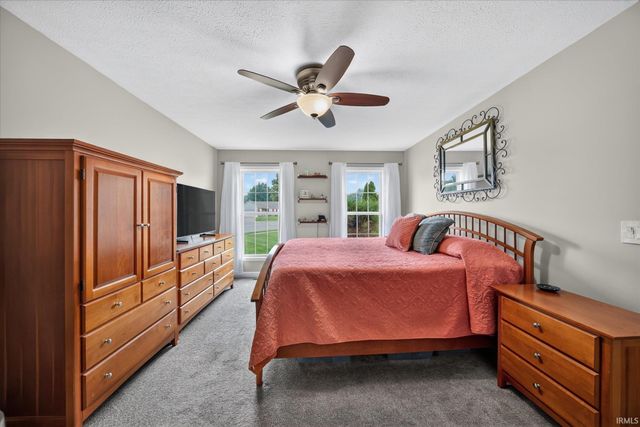 102 Livingston Bay Court, Mishawaka, IN 46544