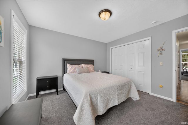 102 Livingston Bay Court, Mishawaka, IN 46544