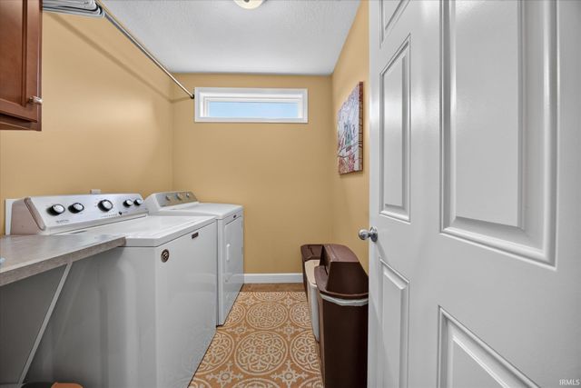 102 Livingston Bay Court, Mishawaka, IN 46544