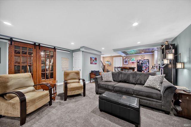 102 Livingston Bay Court, Mishawaka, IN 46544