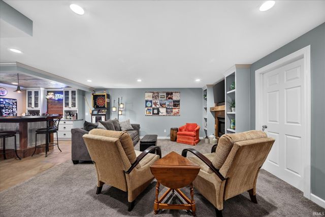 102 Livingston Bay Court, Mishawaka, IN 46544