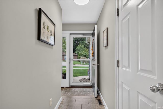 102 Livingston Bay Court, Mishawaka, IN 46544