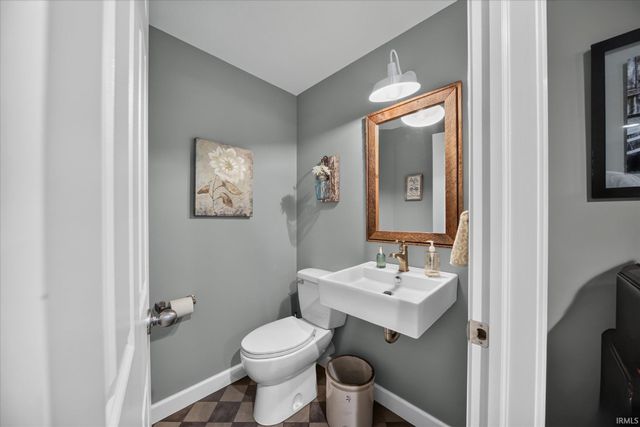 102 Livingston Bay Court, Mishawaka, IN 46544