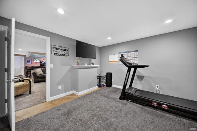102 Livingston Bay Court, Mishawaka, IN 46544
