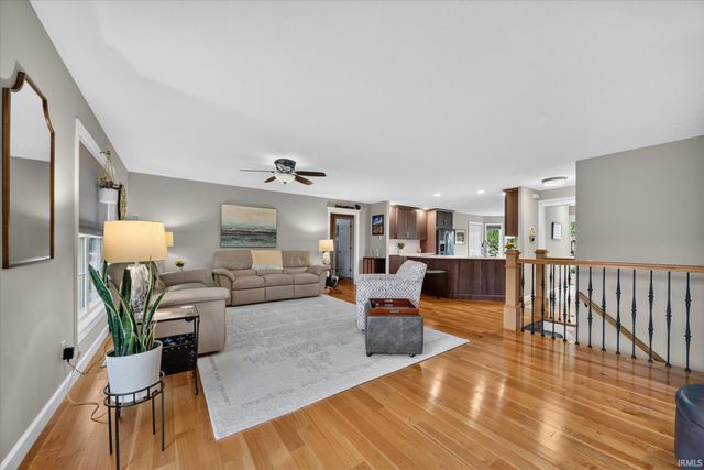102 Livingston Bay Court, Mishawaka, IN 46544