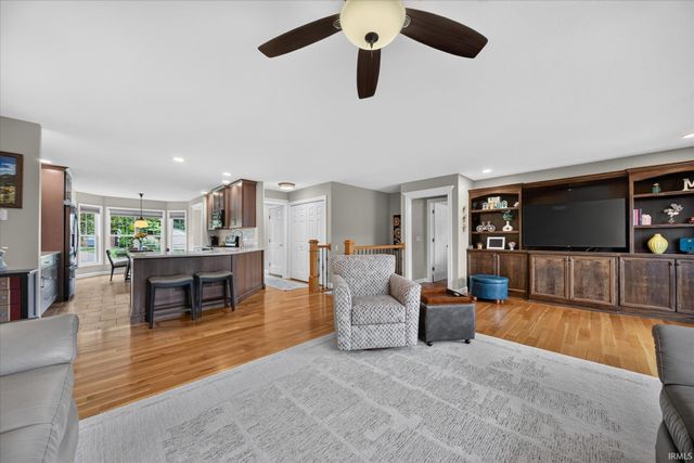 102 Livingston Bay Court, Mishawaka, IN 46544