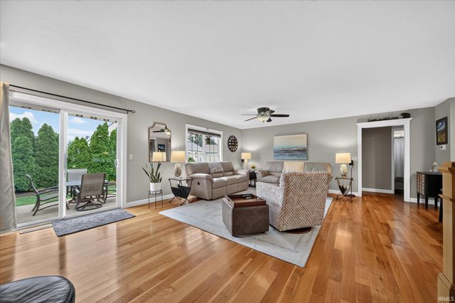 102 Livingston Bay Court, Mishawaka, IN 46544