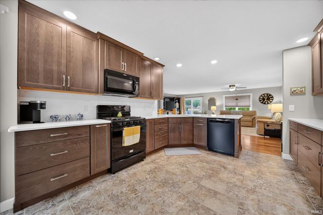 102 Livingston Bay Court, Mishawaka, IN 46544