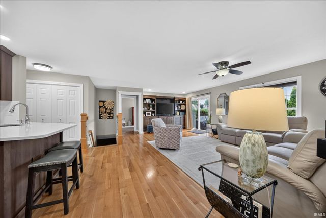 102 Livingston Bay Court, Mishawaka, IN 46544
