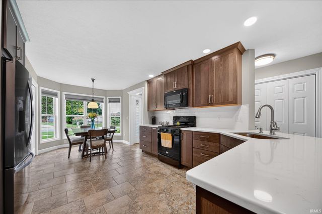 102 Livingston Bay Court, Mishawaka, IN 46544