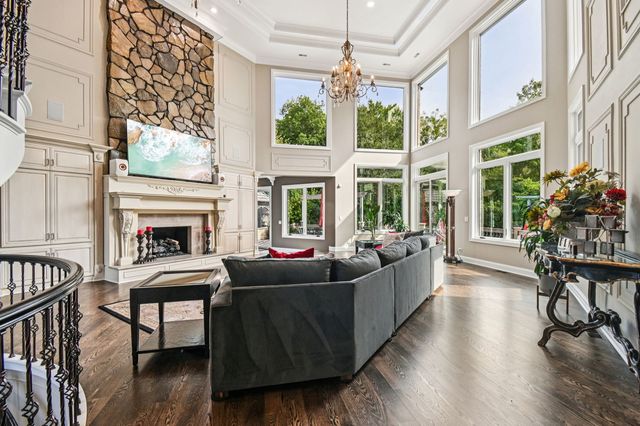 3001 Glen Eagles Court, St. Charles, IL 60174